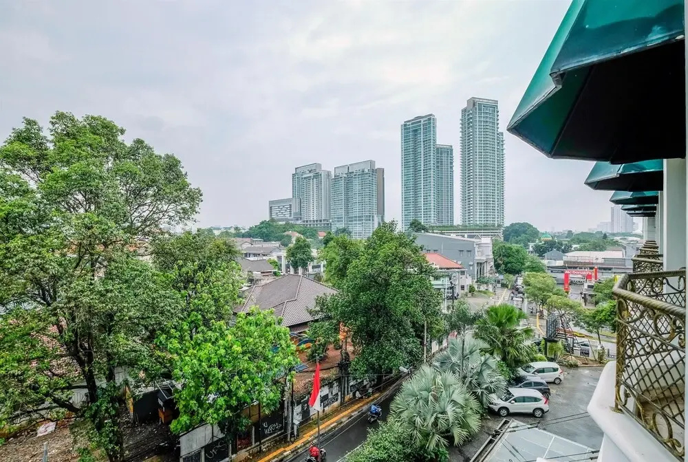 Comfort And Cozy Studio At Roosseno Plaza Apartment