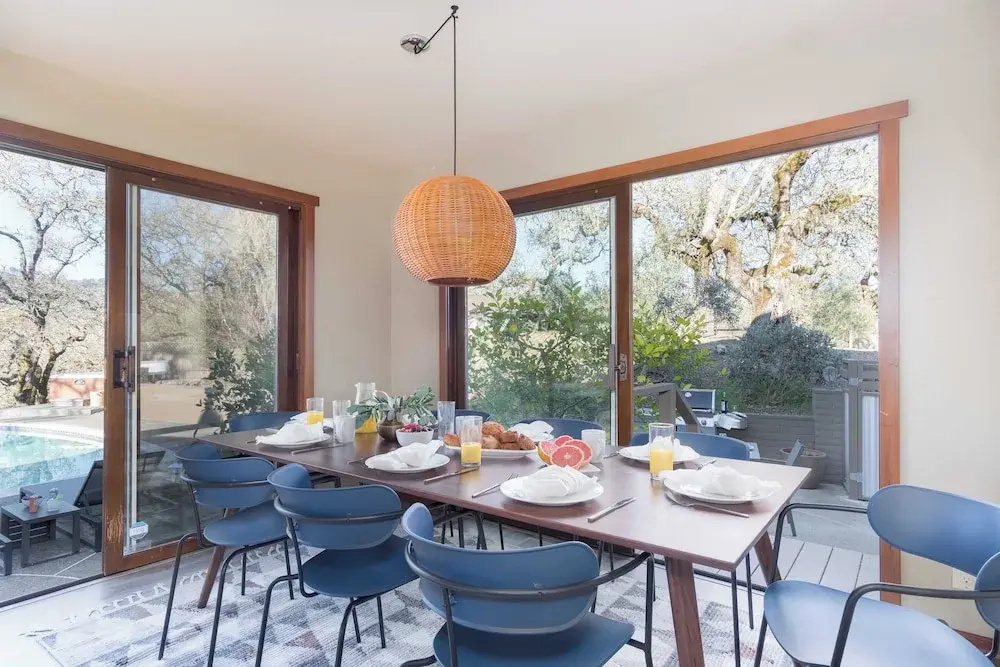 3.5-acre 5bdr Rereat w/ Views, Pool + Hot Tub, Fire Pit Gable by Avantstay