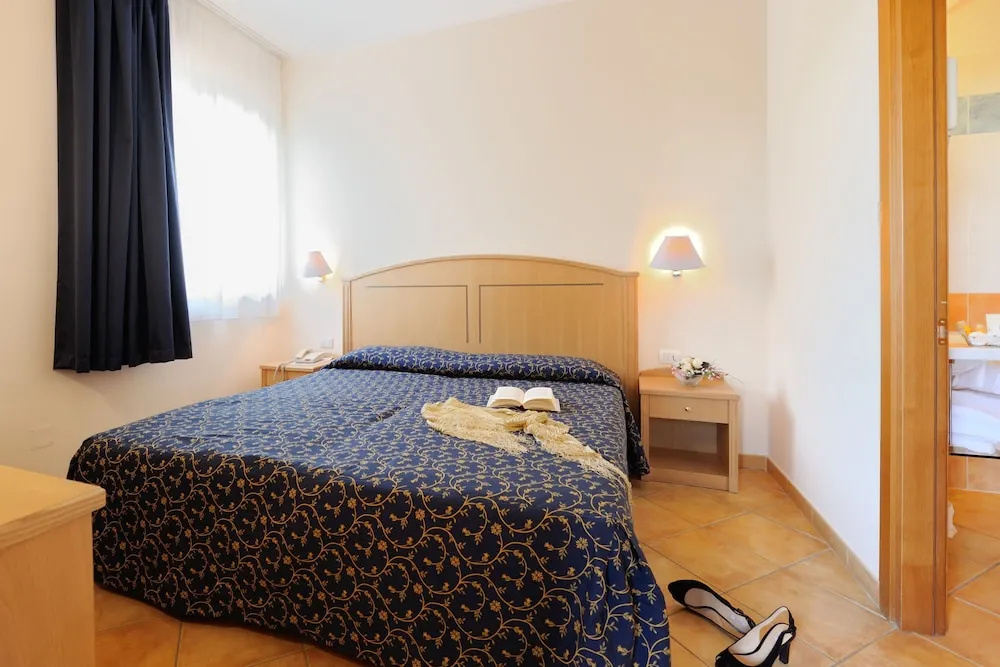 Standard Double room with balcony (full double bed)