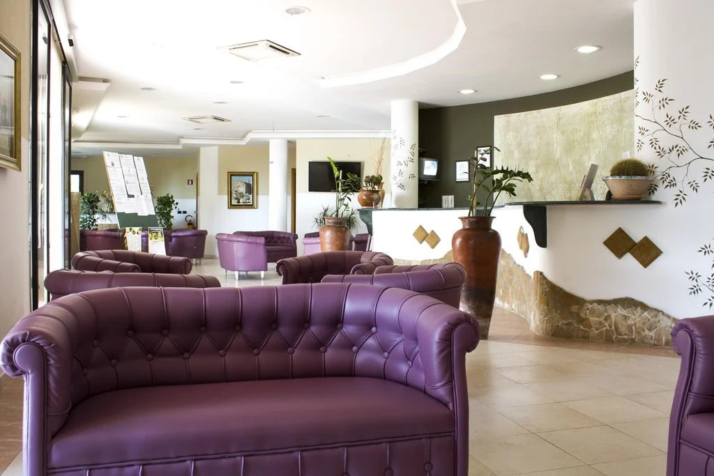 Lobby & Reception