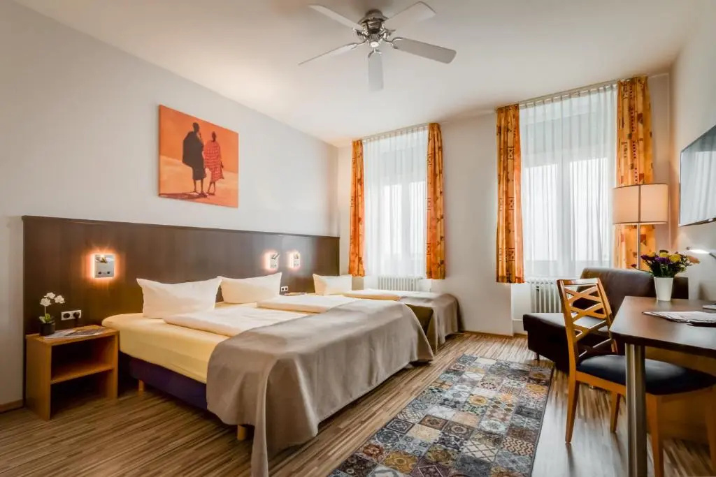 Standard Triple room