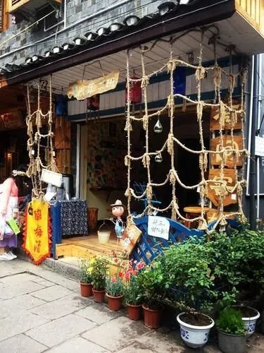 Fenghuang Liunian'erban Inn