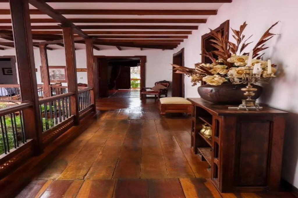 Lobby & Reception