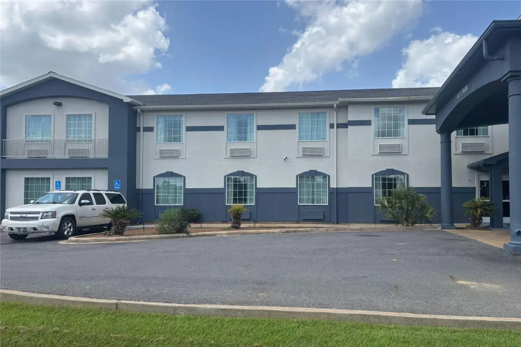 Rodeway Inn & Suites