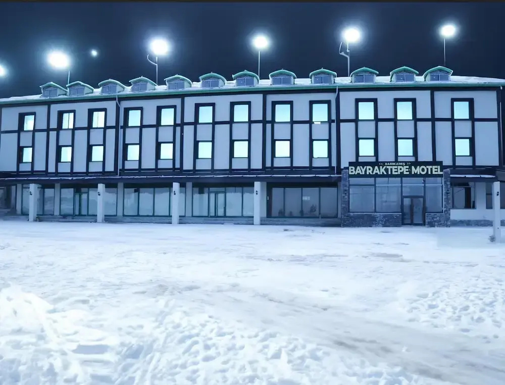 Bayraktepe Snow Hotel
