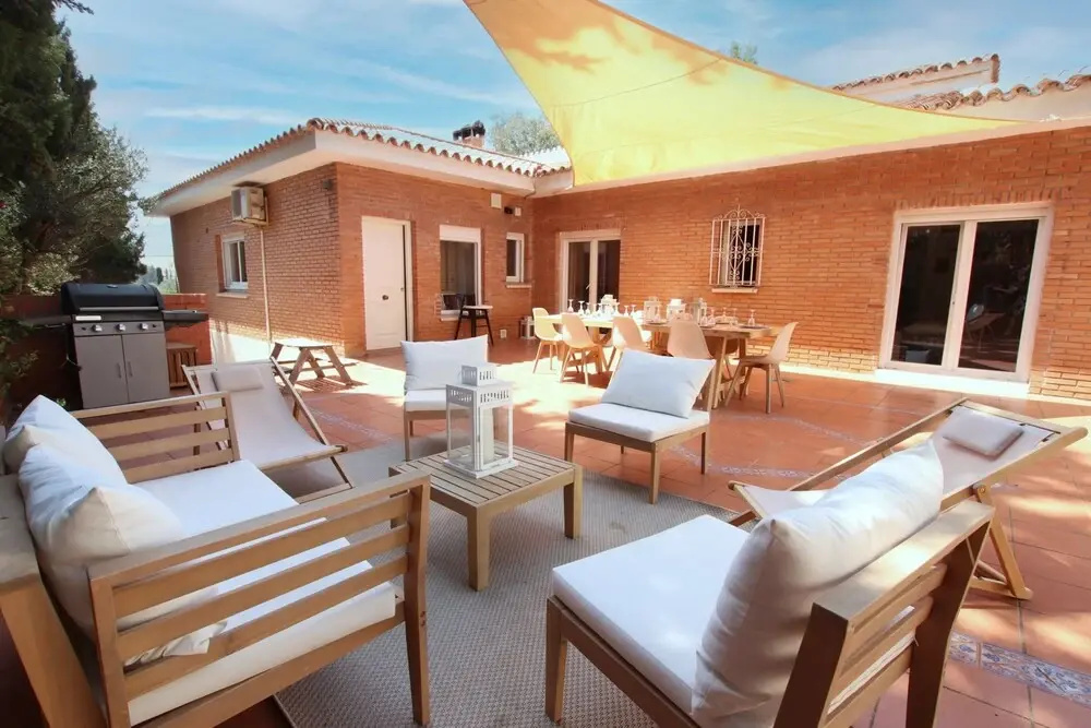 Tess Villa Olmos in M Laga