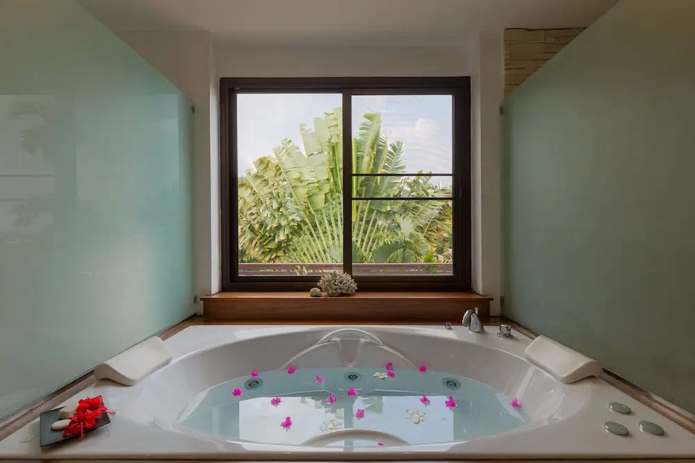Deluxe Double room with pool view (full double bed)