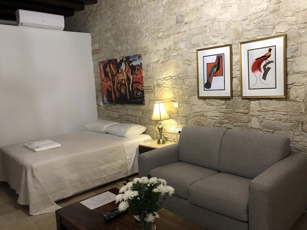 Premium Double Studio with balcony (full double bed)