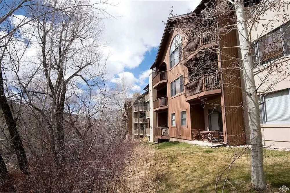 380 E. Hurd Lane 2 Bedrooms 2 Bathrooms Townhouse