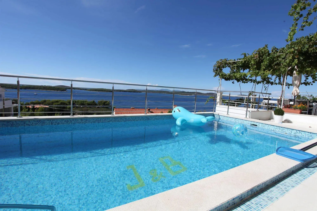 J & B Holiday House - Général