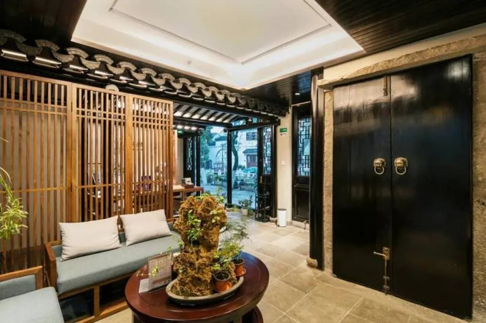Lobby & Reception