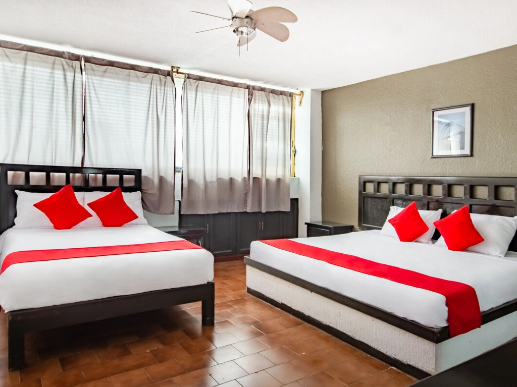 OYO Hotel Halley — 2