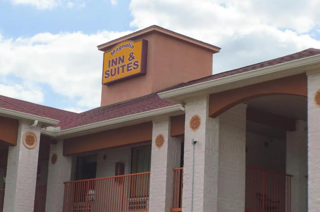Magnolia Inn And Suites