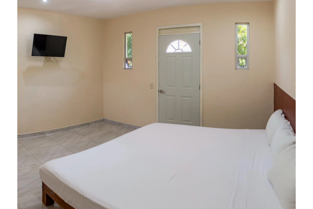 OYO Hotel La Playa — 4