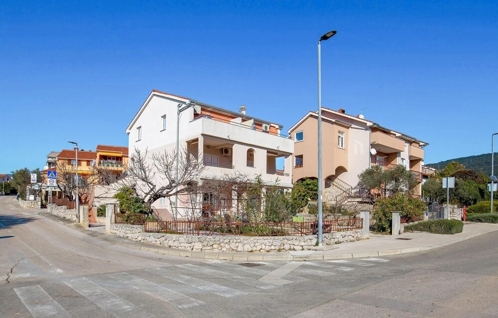 Amazing Apartment in Cres With 1 Bedrooms and Wifi