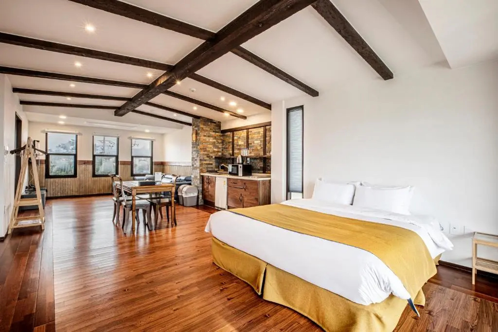 Deluxe Double room with sea view (full double bed)
