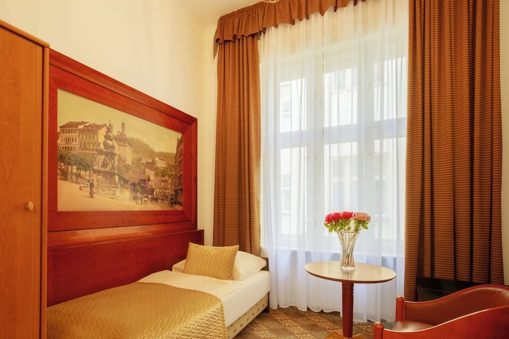 Comfort Twin room with courtyard view (twin beds)