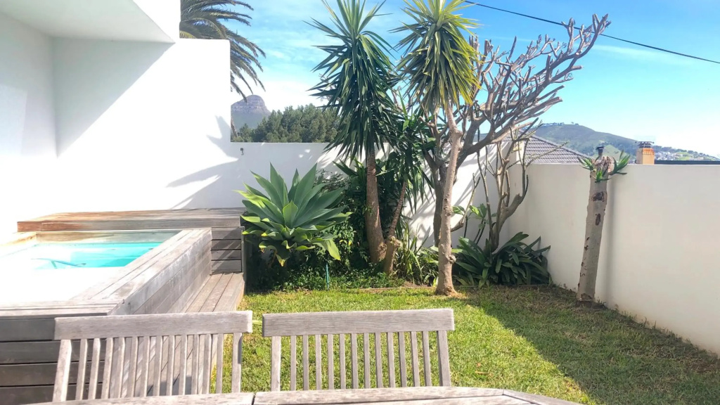 Mountain and Harbour Views - Grand Vue Cottage