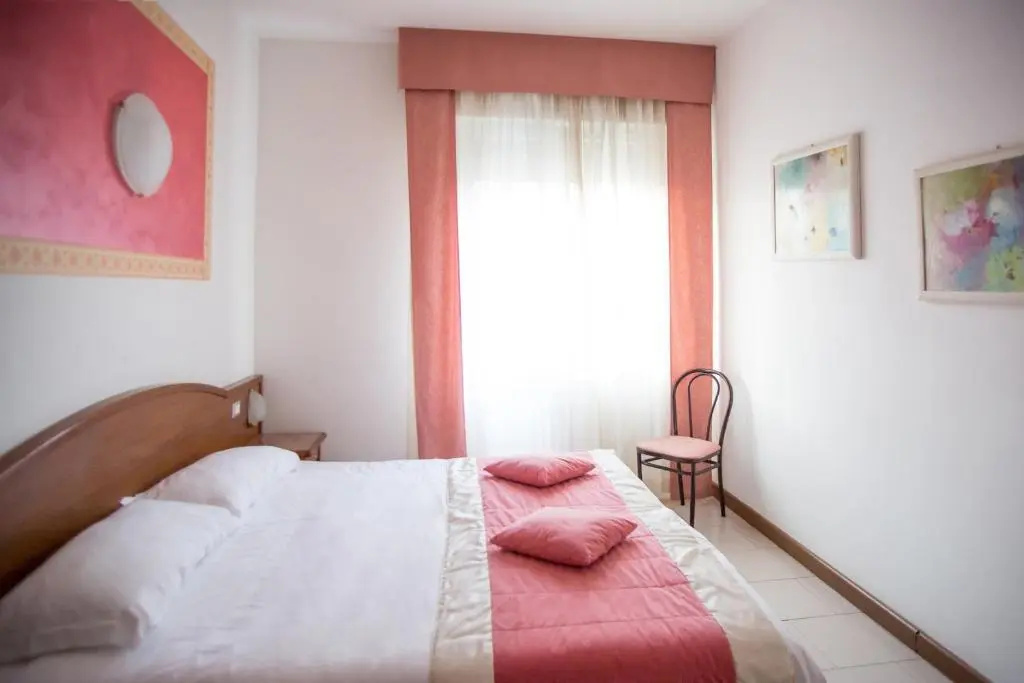 Double room (full double bed)