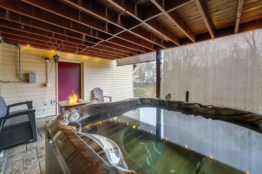 Beckley Studio w/ Private Hot Tub & Home Gym! — фото 4