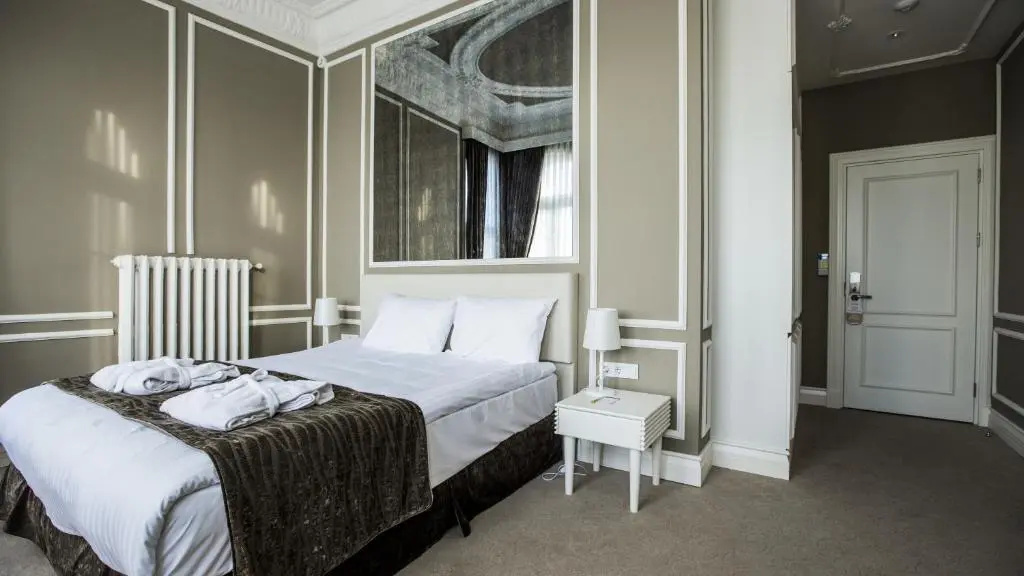 Deluxe Double room with balcony (full double bed)