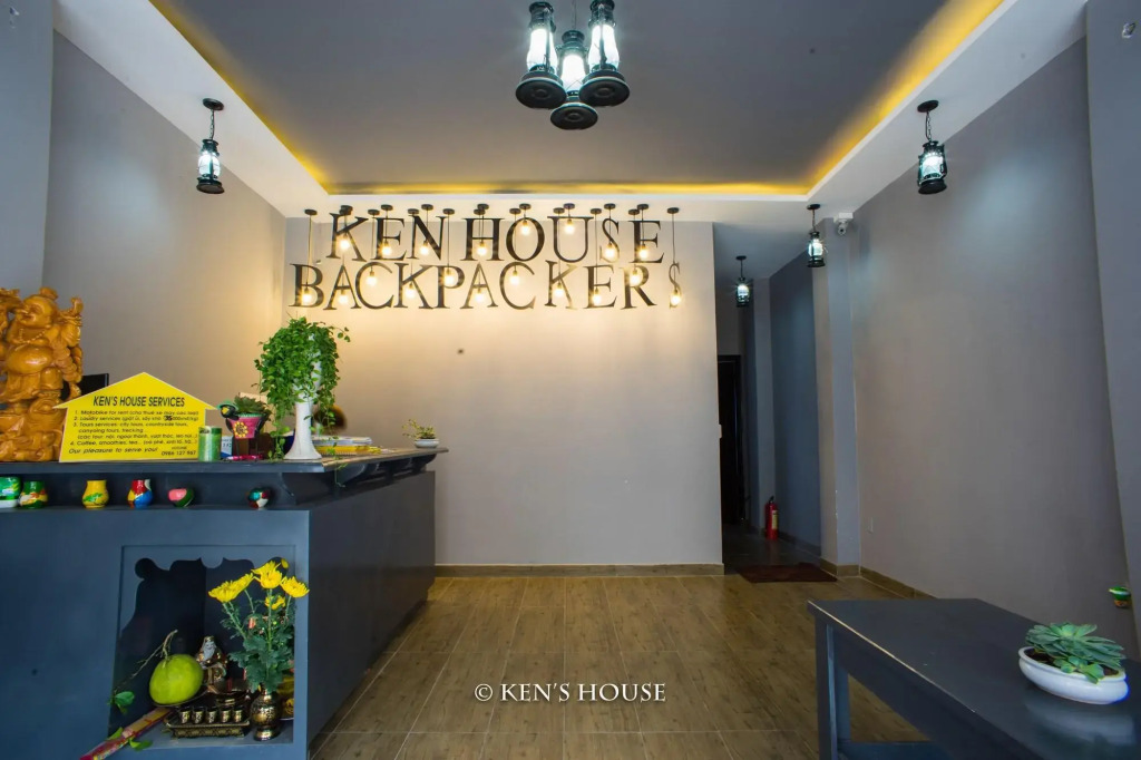 Ken's Backpackers Hotel by null