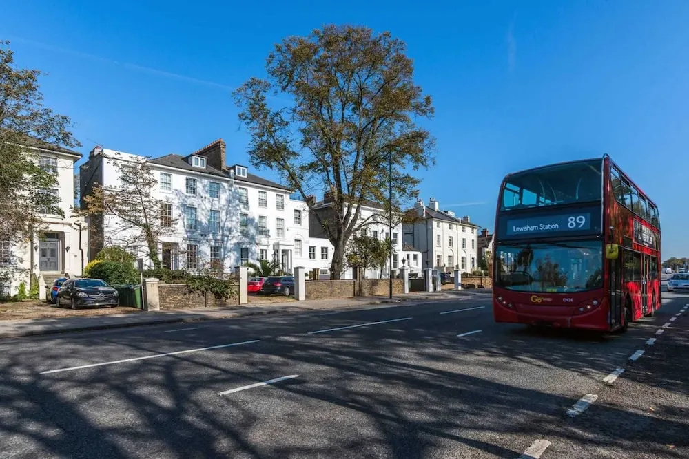 Stylish 1 bed Near Greenwich for 4!