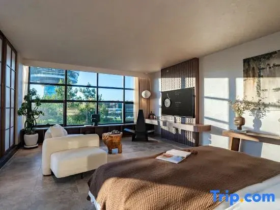 Standard Double room with lake view (full double bed)