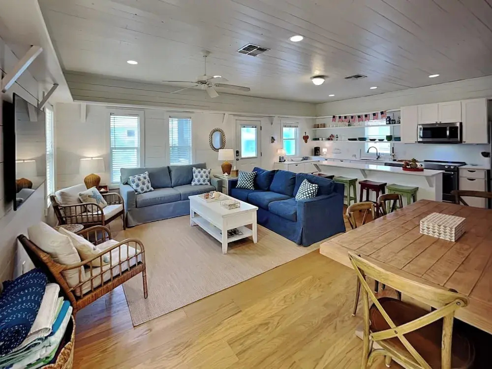 4 Bedrooms Cottage with balcony