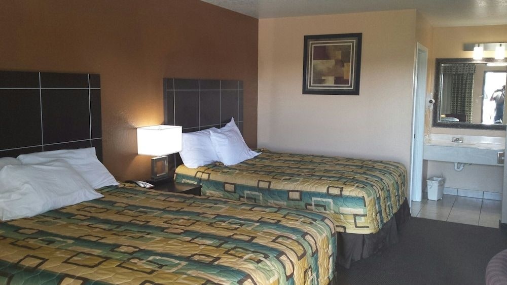 Sona Inn Dilley — 4