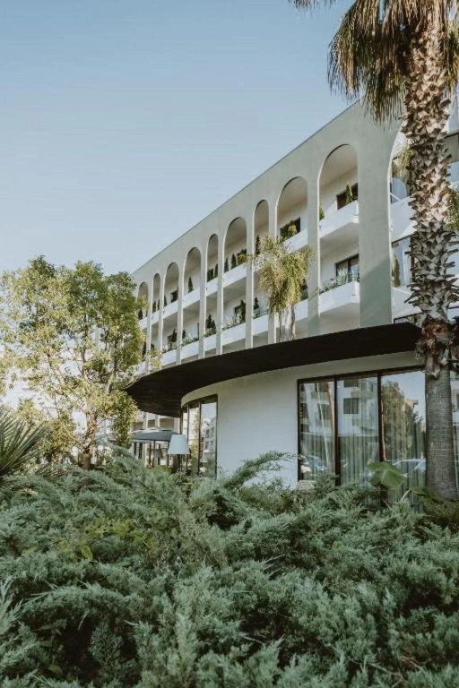 Flower Hotel