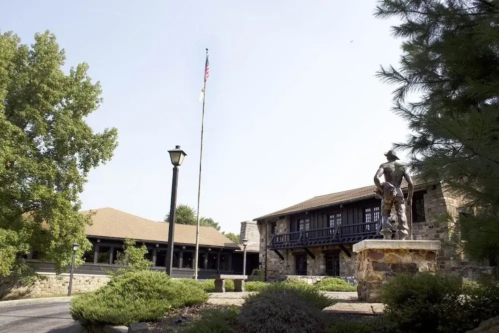 Giant City Lodge