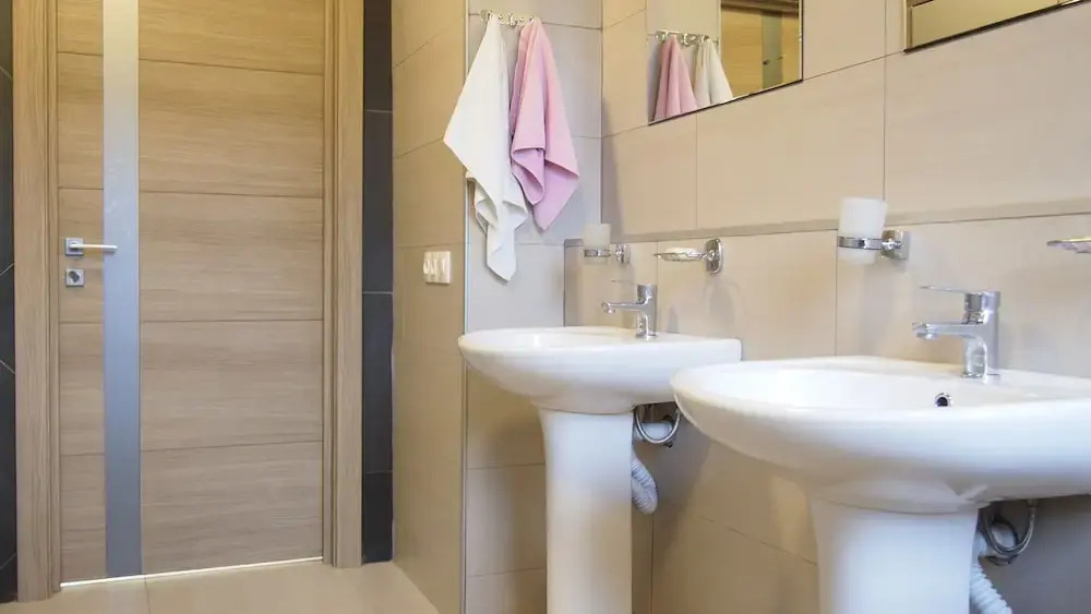 Кровать в общем номере (мужской номер) в Opaliha Loft rooms