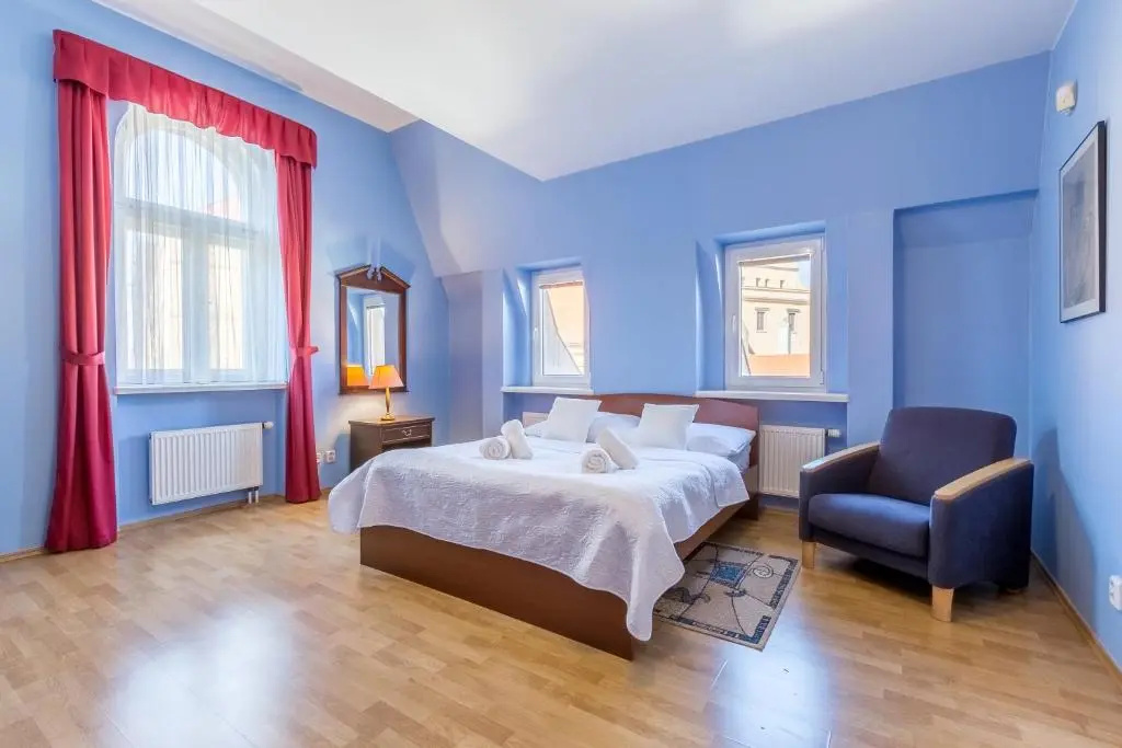 3 Bedrooms Apartment