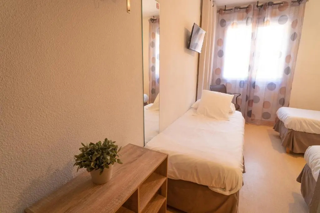 Hotel le president GARE TGV NIMES PONT DU GARD - Chambres