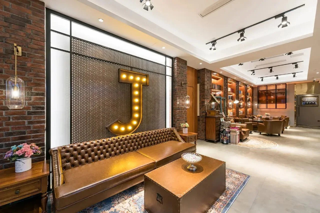 James Joyce Coffetel （Huilongguan JishuitanHospital Longze Metro Station) — фото