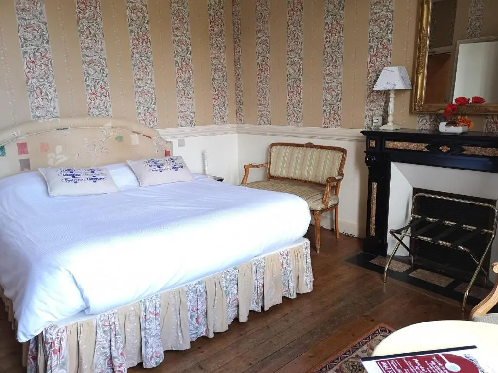 Comfort Double room with harbour view (full double bed)