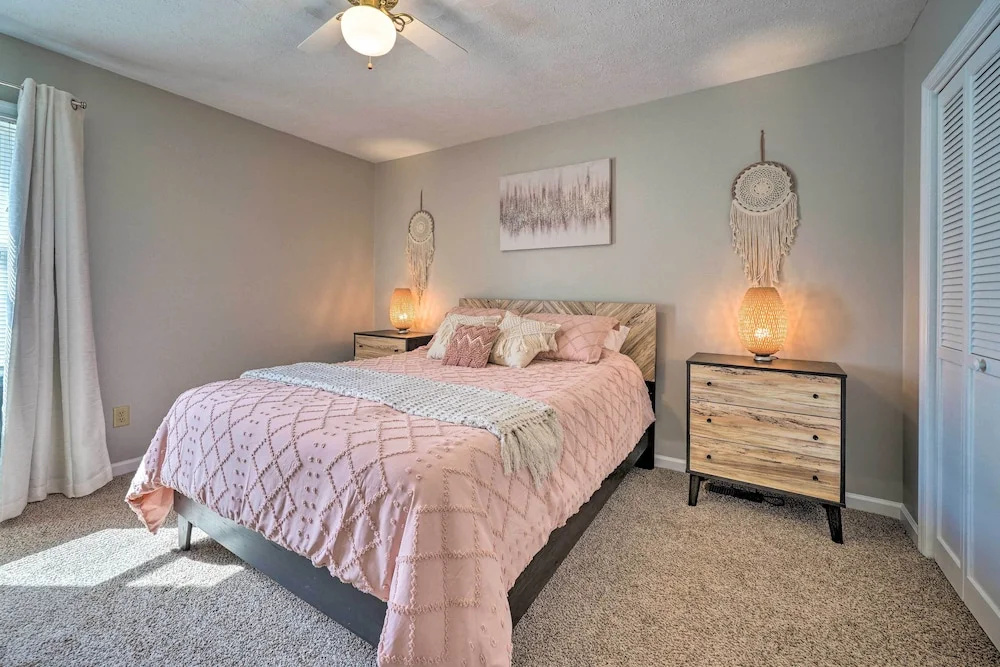 Oak Island Getaway w/ Yard - Walk to Beach!