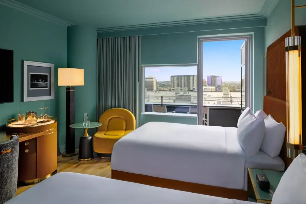 Superior Quadruple room with pool view