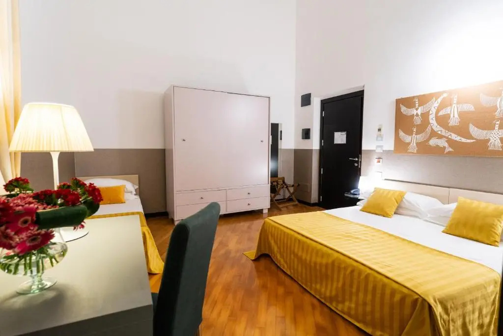 Standard Triple room