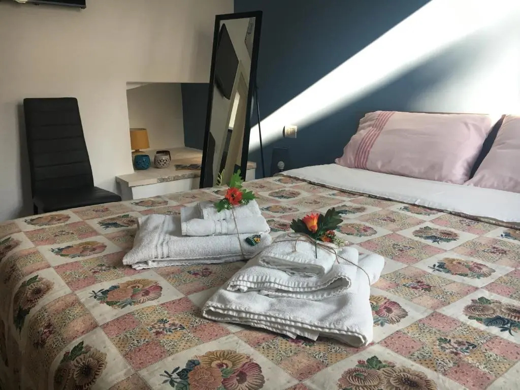 Standard Double room (full double bed)