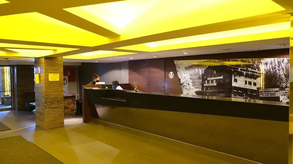 Lobby & Reception
