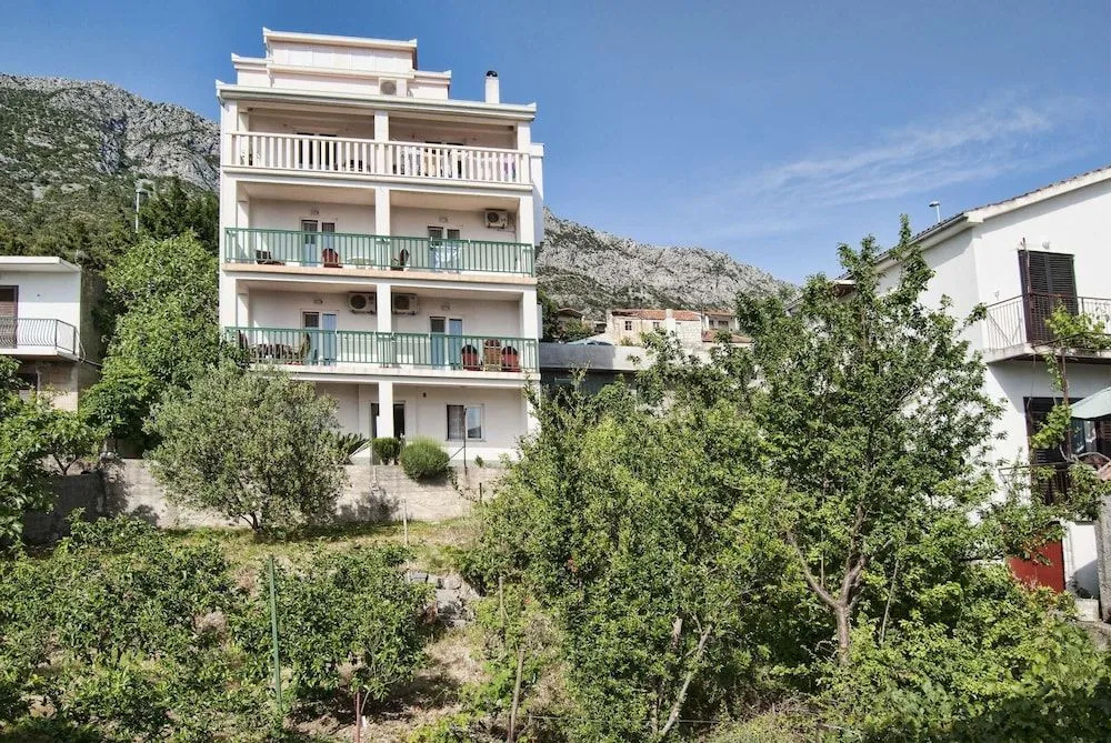 Apartments Zderic