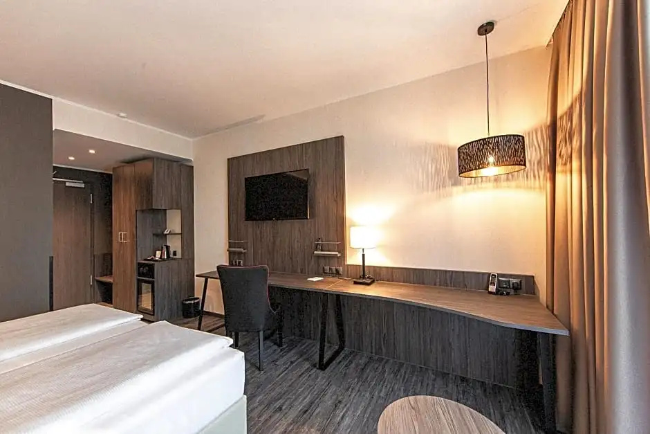 PLAZA Premium Parkhotel Norderstedt — 6