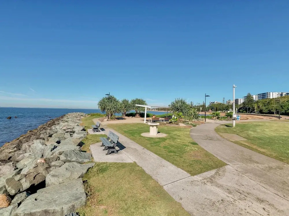 Tranquil 2-bed Townhouse Close to Beach