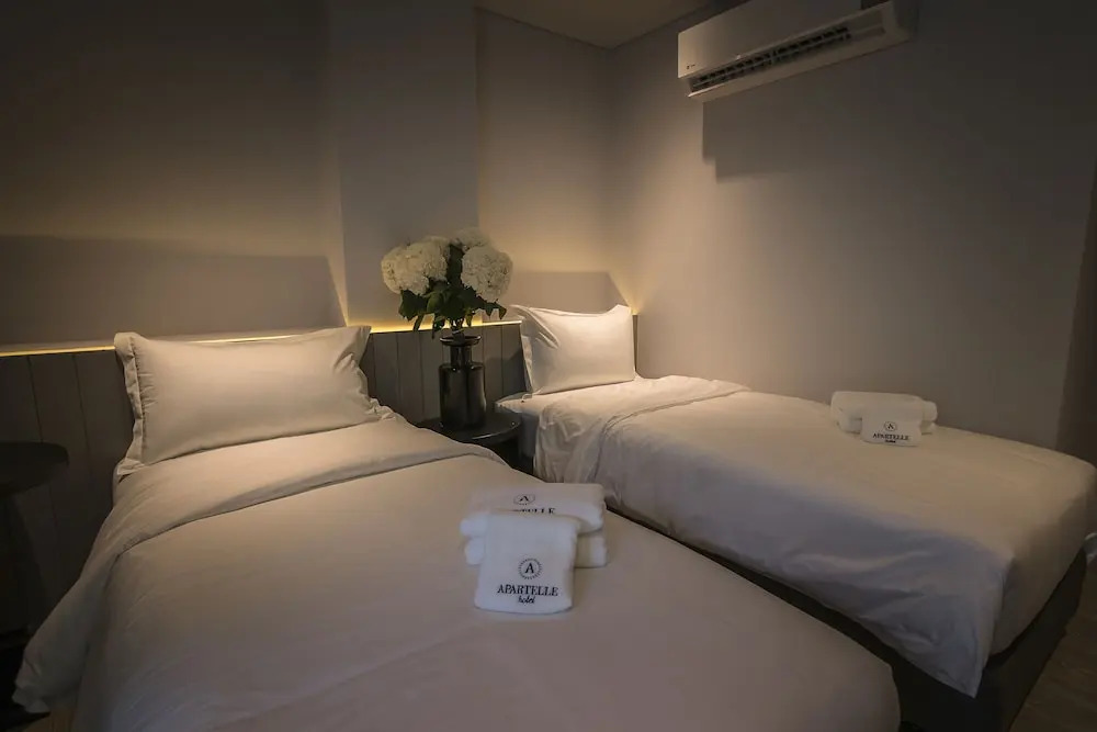 Двухместный номер Premium с балконом 2 отдельные кровати в Apartelle Jatujak Hotel