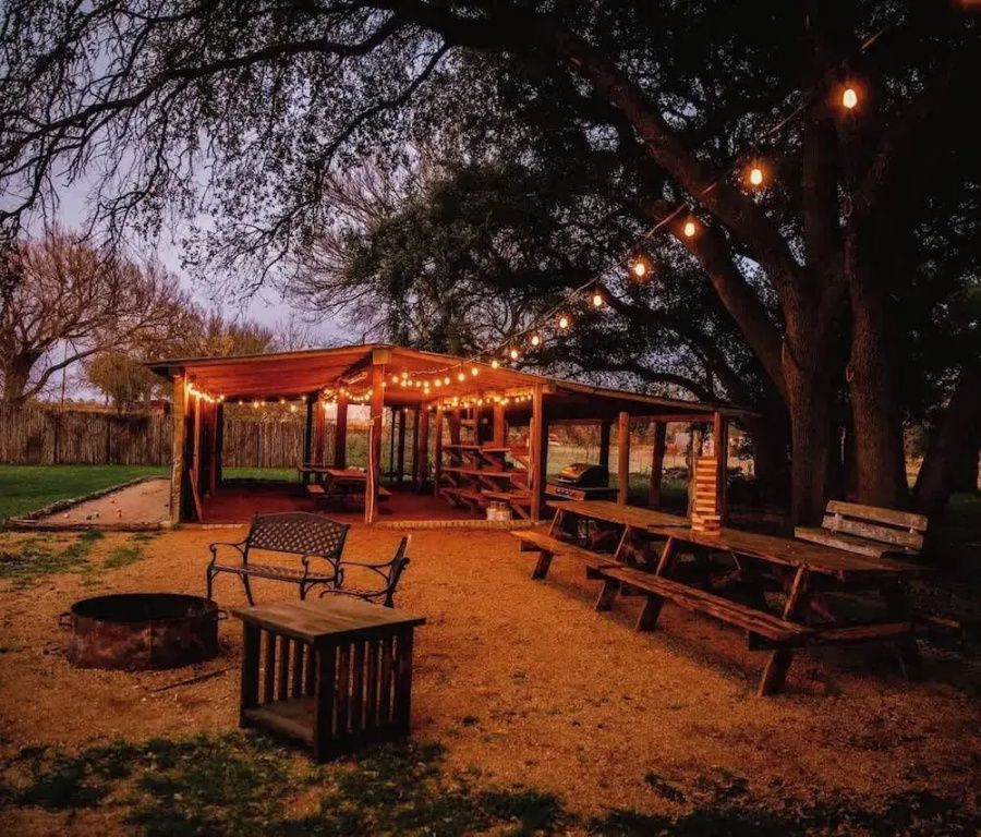 Olive St Ranch With Hottub-grill and Party Barn