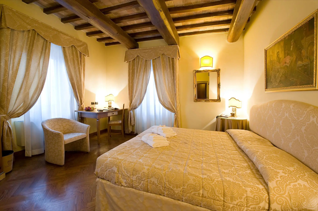 Classic Double room (full double bed)