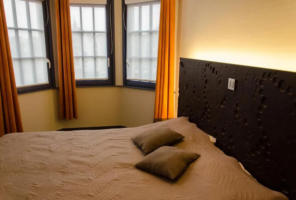 Double room (full double bed)