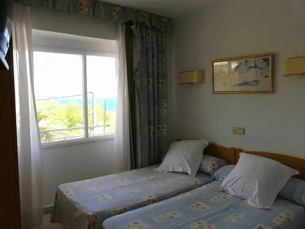 Standard Double room with partial sea view (twin beds)
